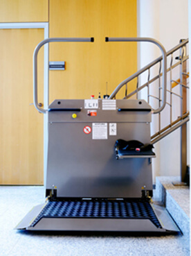 Sanitrans P 5000 Marken Plattformlift für Rollstuhlfahrer