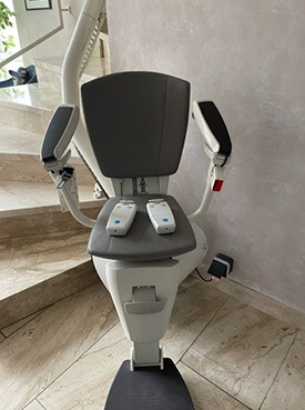 Kurven Treppenlift (Sitzlift), Holztreppe