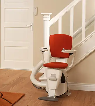 Lifteinbau für schmale Treppe Neukirchen/Pleiße Liftanlage für enge, schmale Treppe in Neukirchen/Pleiße – TS Treppenlifte
